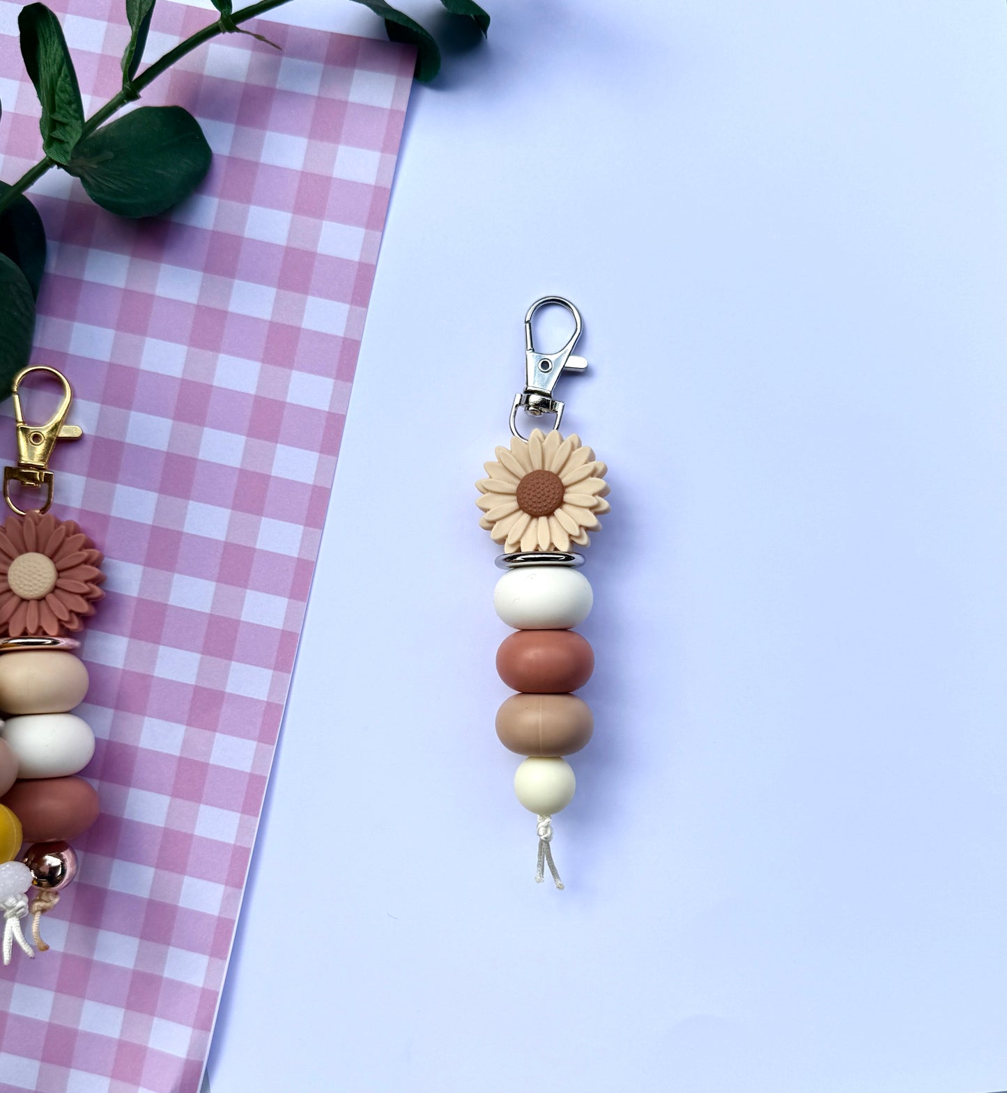 Daisy keychain & Magnet set