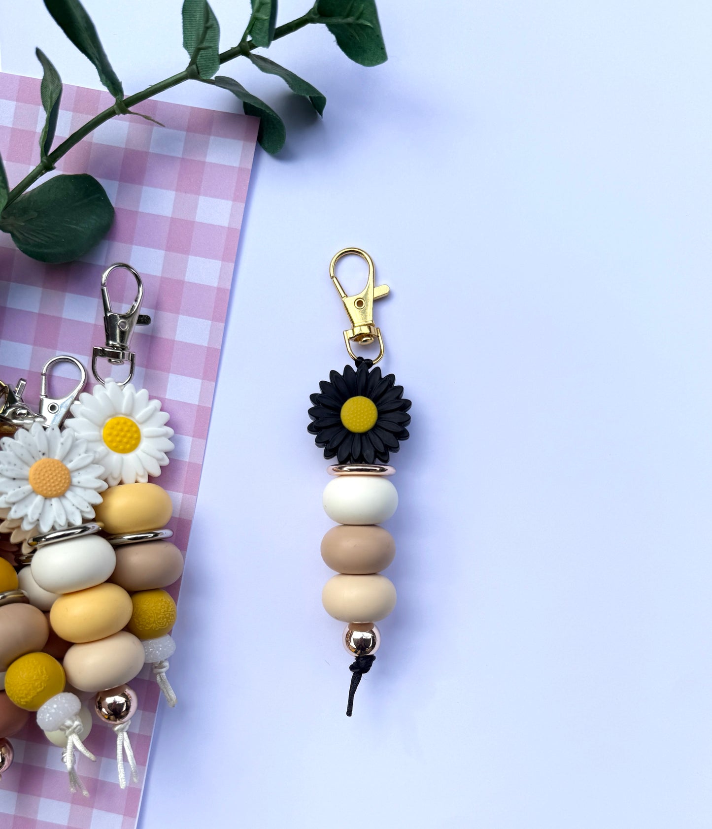 Daisy keychain & Magnet set
