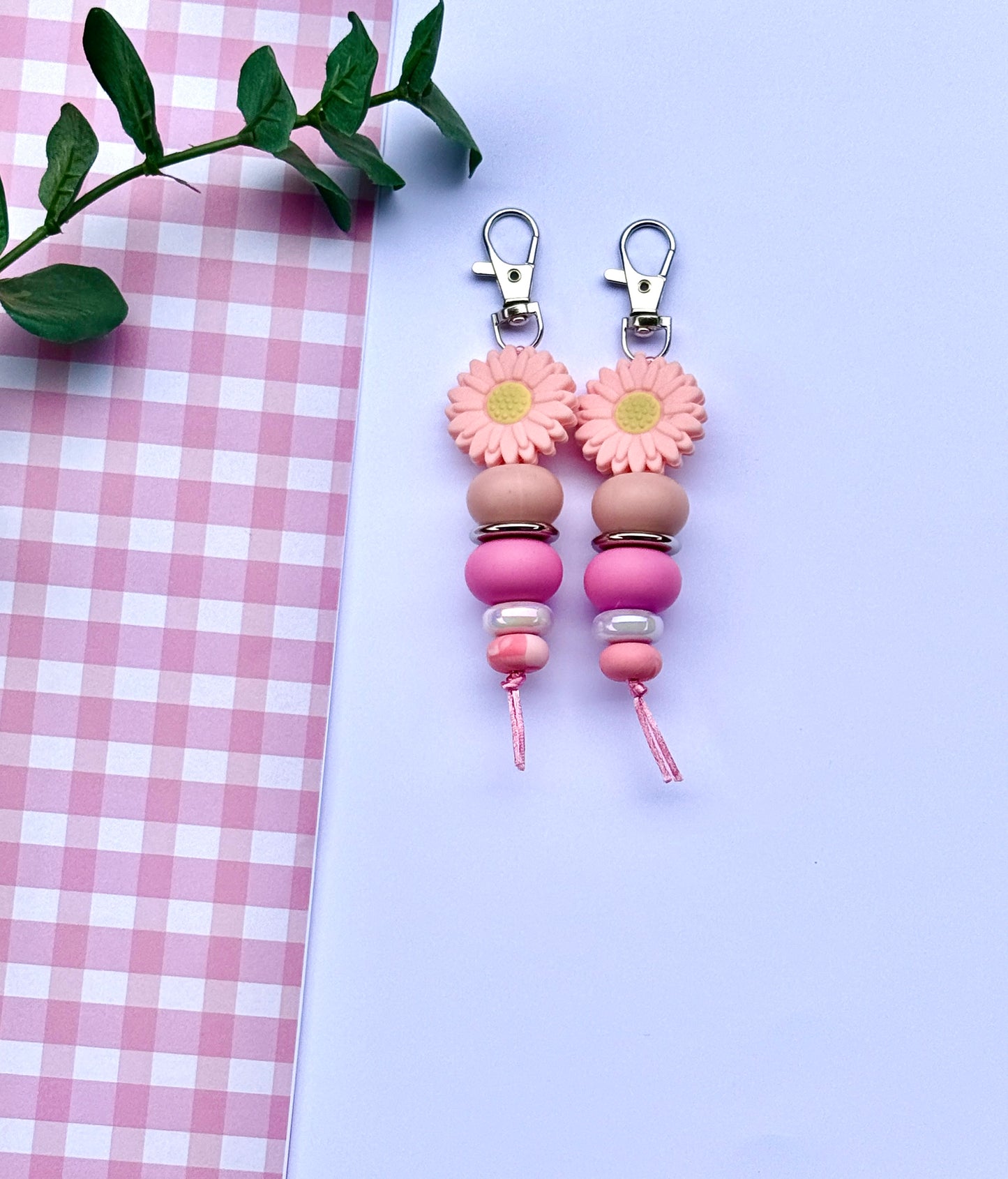 Daisy Keychain – Cute Flower Keyring in Multiple Colours