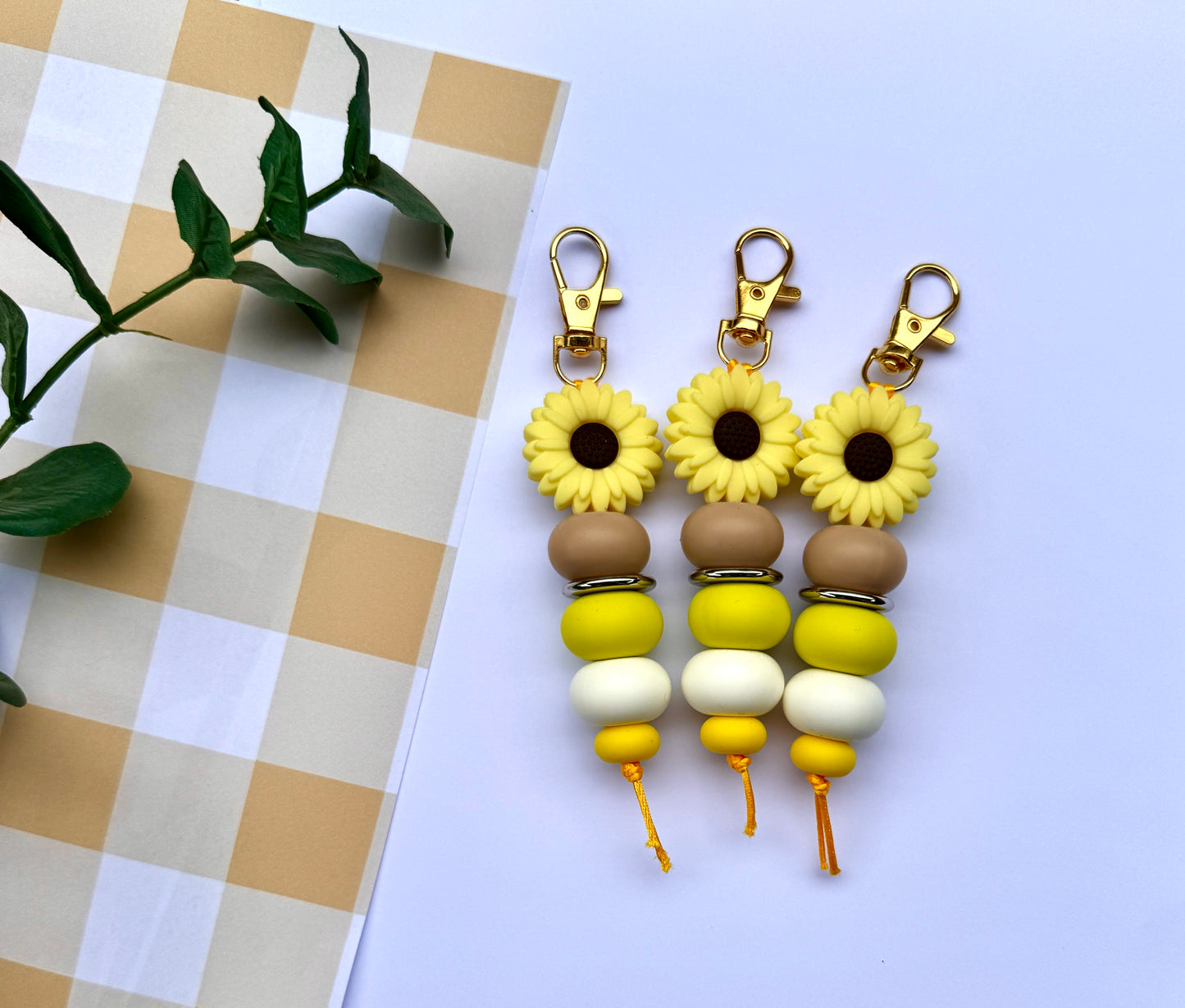 Daisy Keychain – Cute Flower Keyring in Multiple Colours