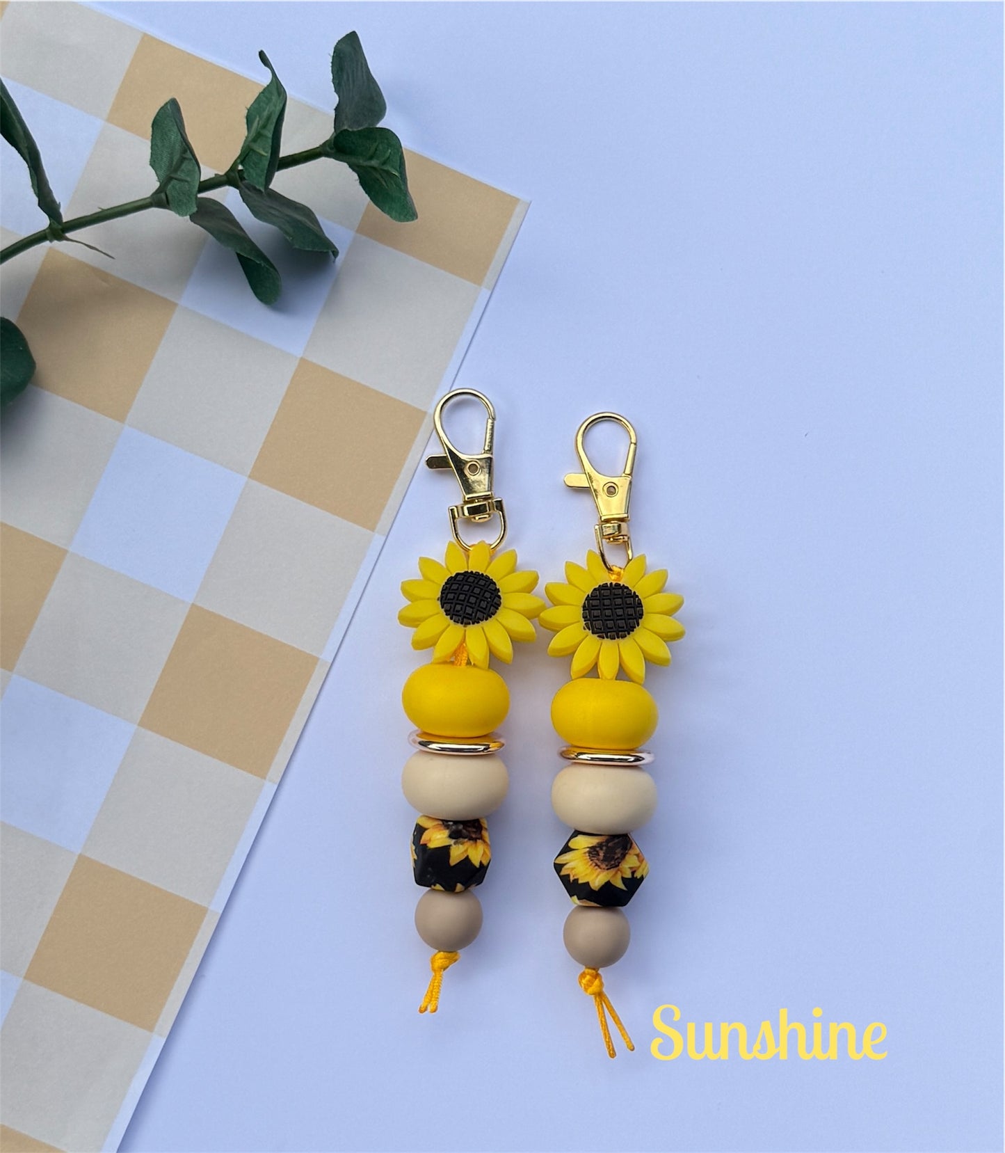 Daisy Keychain – Cute Flower Keyring in Multiple Colours