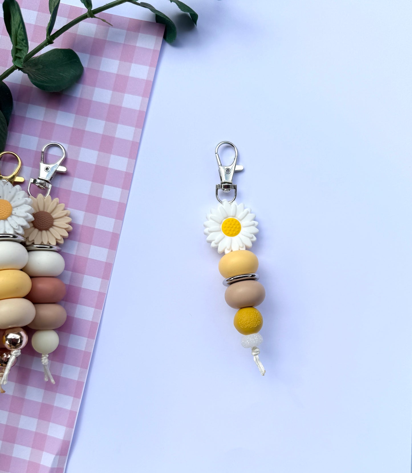 Daisy keychain & Magnet set
