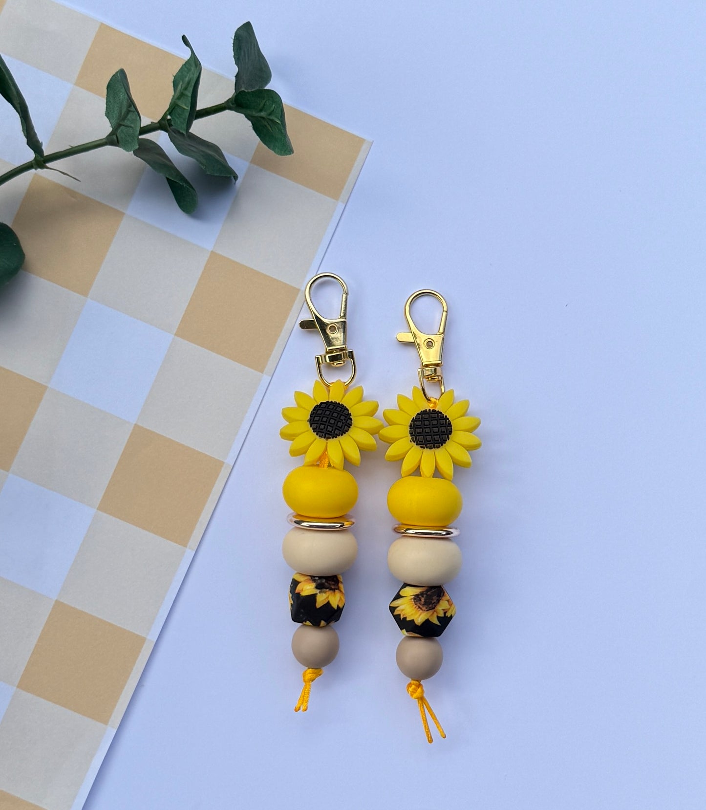 Daisy Keychain – Cute Flower Keyring in Multiple Colours
