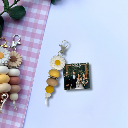 Daisy keychain & Magnet set